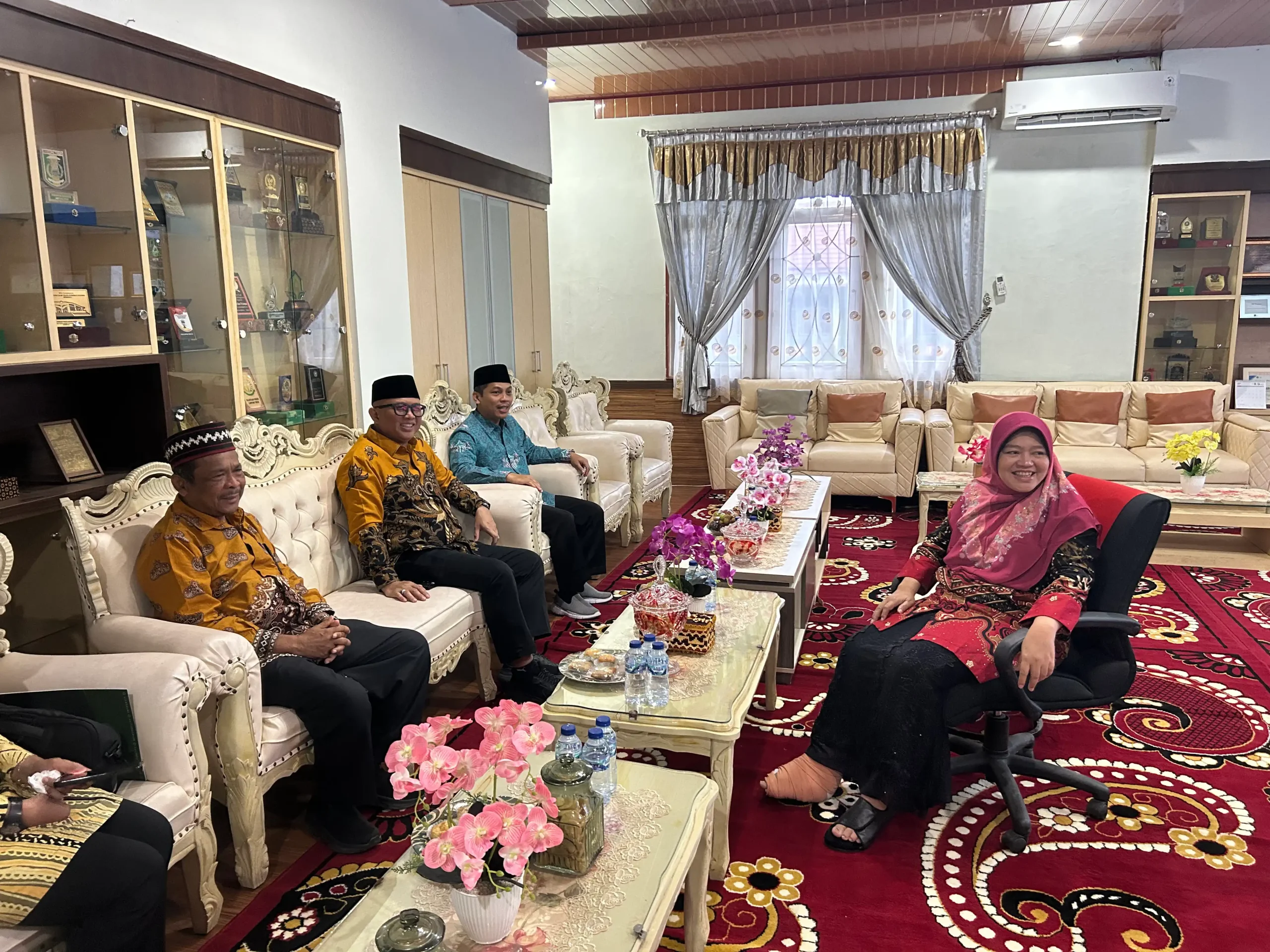 Penyambutan diruang rektor 1